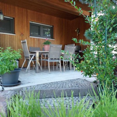 Sehr ruhige teilmöblierte 2,5 Zimmer-Wohnung mit Terrasse mitten in Karlsruhe