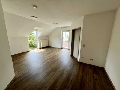 Schöne 2,5 Zimmerwohnung mit Blick über Weiden, moderner Einbauküche und Südbalkon