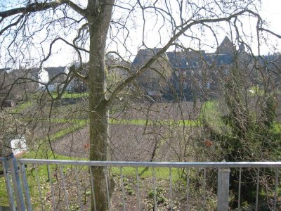 Einmalige Traumwohnung: Lichtdurchflutet mit Blick auf den Klostergarten