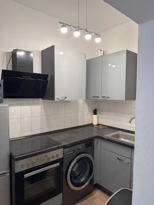 1 Zimmer-Küche-Bad Wohnung mit Wintergarten und Balkon ab 01.07.2025