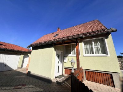 schönes, sauberes Wohnhaus mit Garage und Garten