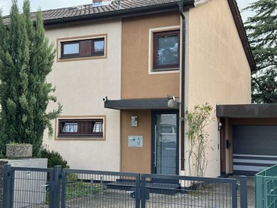 Gepflegte Doppelhaushälfte mit zwei Wohnungen in Mannheim-Gartenstadt.