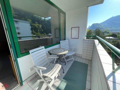 Sonnenlage &amp; Blick ins Grüne – Wohnung mit 70er-Jahre-Flair zur Neugestaltung