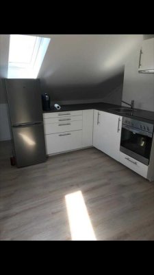 2-Zimmer-DG-Wohnung mit Einbauküche in Karlsfeld