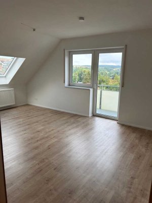 Helle 4-Zimmer Wohnung in Poppenlauer zu vermieten