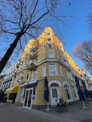 Helle 3-Zimmer Altbauwohnung mit Balkon in Bestlage von Winterhude