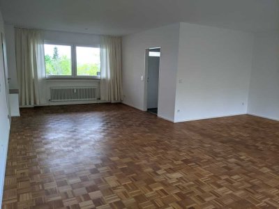 Helle, großzügige Wohnung mit Balkon in gepflegter Wohnanlage