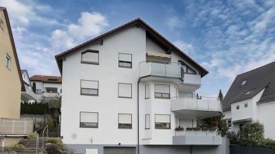 Vermietete  3,5-Zimmer-Dachgeschosswohnung mit Balkon, Keller und Tiefgaragenplatz