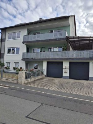 Ansprechende und vollständig renovierte 4-Zimmer-Wohnung mit Balkon in Creussen