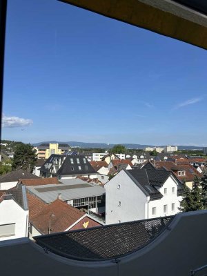 Stilvolle 3-Raum-Maisonette-Wohnung mit Taunusblick und Einbauküche in Bad Vilbel