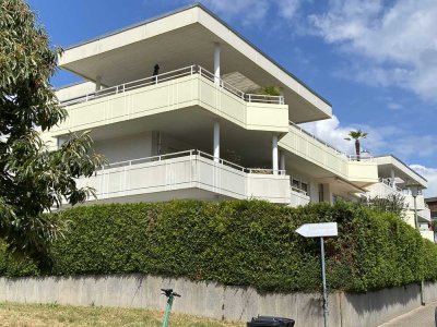 Attraktive 4,5-Zi.-Penthouse-Wohnung mit gehobener Innenausstattung mit Balkon und EBK in Pforzheim