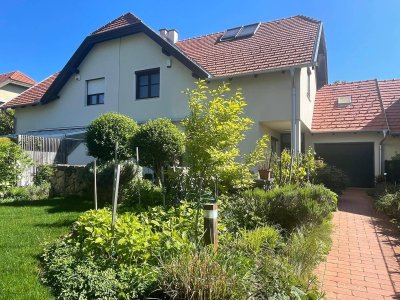 Privatverkauf , teilsanierte Doppelhaushälfte