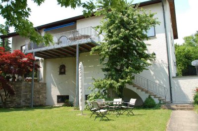 Attraktive Dachgeschosswohnung mit Münsterblick in exklusiver Lage am Michelsberg