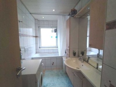Elegante Etagenwohnung mit Balkon in idyllischer, ruhiger Umgebung.