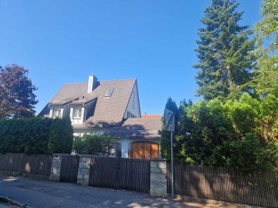EIN Mitbewohner*in gesucht: 2er WG in Haus mit Garten, möbliert inkl Reinigungsservice