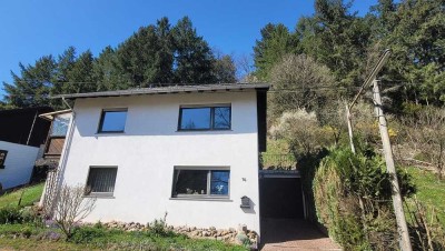 Einfamilienhaus mit Garage am Waldrand