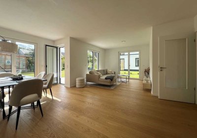 EINZIEHEN + WOHLFÜHLEN . NEUBAU-3-Zimmer-EG-Wohnung mit großem Garten und Süd-West-Terrasse
