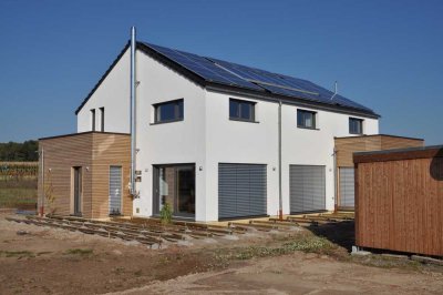 Exklusiv & neu: Doppelhaushälfte in Weinböhla – inkl. eigenem Grundstück