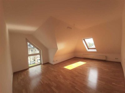 Schöne 2-Zimmerwohnung mit Parkett und Balkon!