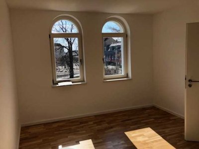 Wunderschöne sonnendurchflutete 2-Zimmerwhg., EK, Parkett,, Duschbad