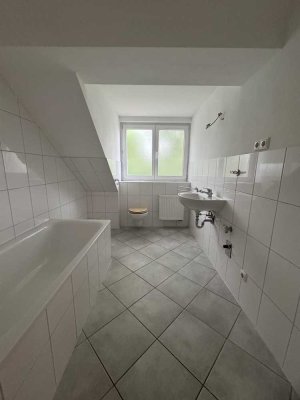 Chick und modern: 2-Zimmer-Dachgeschosswohnung mit Balkon!