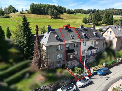 Kaufen, einziehen, wohlfühlen! Gemütliches, saniertes Reihenhaus mit Pool & Garage in Lauter