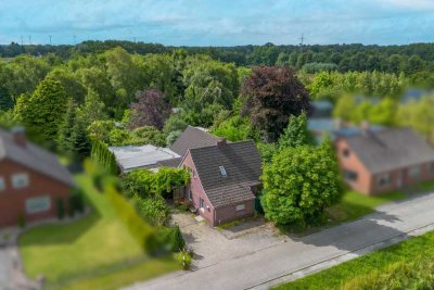 Kanallage in Spetzerfehn: Großartiges, parkähnliches Grundstück mit sanierungsbedürftigem Objekt!