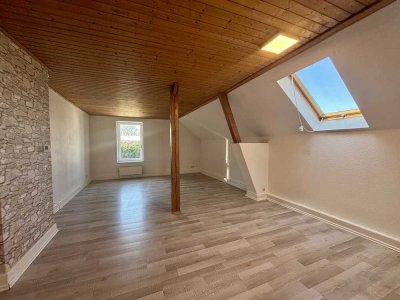 **Hübsche 2,5 Zimmerwohnung im Dachgeschoß**