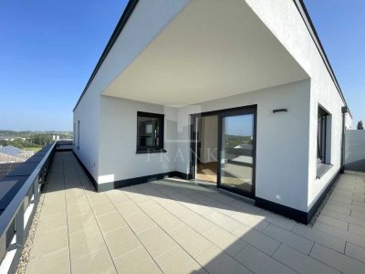 Stilvolle Dachgeschosswohnung im Penthouse-Stil, 3,5 Zimmer, Erstbezug - Aufzug - 2xTG-Stpl.