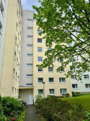 Helle 3 Zimmerwohnung in ruhiger Wohnlage mit Loggia und viel Gestaltungspotential