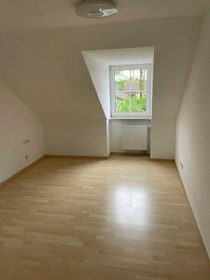 3-Zimmer-DG-Wohnung mit Balkon (wird renoviert)