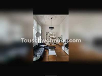 Tauschwohnung: Altbauwohnung mit großem Wohnzimmer und Balkon