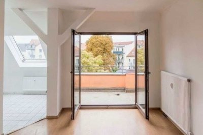 Lichtdurchflutete, großzügig geschnittene 3-Raum-Dachterrassenwohnung.
