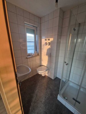 Erstbezug nach Sanierung mit Balkon: Stilvolle 1-Raum-Wohnung in Osterhofen