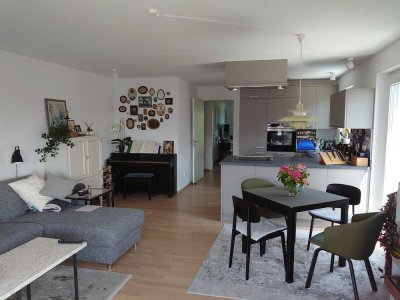 Helle 4-Zimmer-Wohnung mit hochwertiger Einbauküche und begehbarem Kleiderschrank