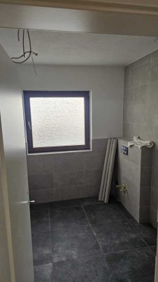 Helle neu renovierte 4,5 Zimmer Wohnung mit Balkon Garage in Hohenhaslach