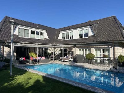 Traumhaftes Anwesen mit luxuriösem Haupthaus, Außen-Pool, grandiosem Garten und top Garagenhaus!