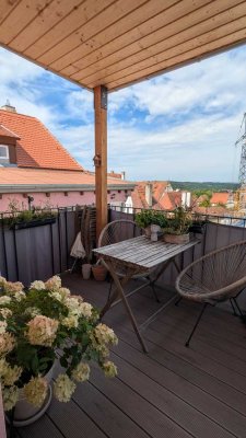 Außergewöhnliche DG Wohnung, stilvolle, geräumige 2-Zimmer-Wohnung mit Balkon