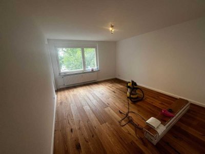 *PROVISIONSFREI* WUNDERSCHÖNE 2-ZIMMER-WOHNUNG MIT ECHTHOLZPARKETT UND LOGGIA IN TOLLER LAGE