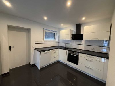 Moderne 2,5-Zimmer-Wohnung mit Einbauküche & Terrasse -  kernsaniert 2023 in Eisingen