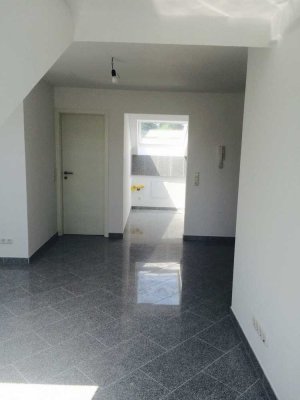 Stilvolle, vollst. renovierte 2-Raum-DG-Wohnung mit geh. Innenausstattung mit Balkon in Simmertal