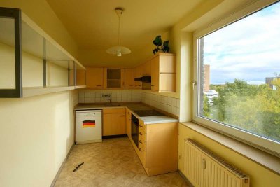 Tolle Aussichten! Sie renovieren und haben eine schöne 3-Zimmer Wohnung zum besten Preis!