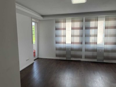 Stilvolle, modernisierte 3-Zimmer-Wohnung mit Balkon und Einbauküche in Neusäß-Steppach