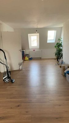 Wg geeignete 3 Zimmer Wohnung, frisch Renovierte Wohnung
