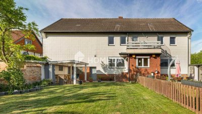 Zweifamilienhaus mit gepflegtem Garten, Wintergarten, Terrasse und Garagen