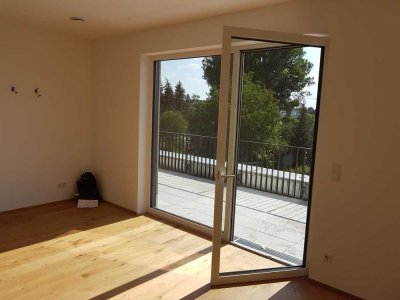 neuwertige 3-Zimmer-Terrassenwohnung (betreutes Wohnen) mit geh. Innenausstattung und EBK