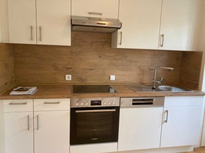 Attraktive 4-Zimmer-Hochparterre-Wohnung mit neuer EBK und Garage in Landau