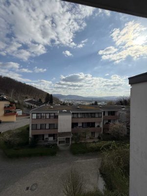 Lichtdurchflutete Wohnung mit tollem Blick