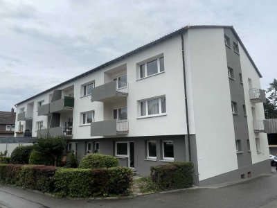 Sehr Attraktive 3,5 Zi. Wohnung mit EBK,  Balkon und Stellplatz - Gute Lage Leonberg