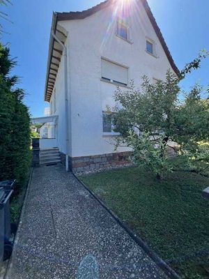 Neu-renovierte 3-ZKB-Wohnung mit gr. Dachterrasse in Bensheim (Hemsberg)